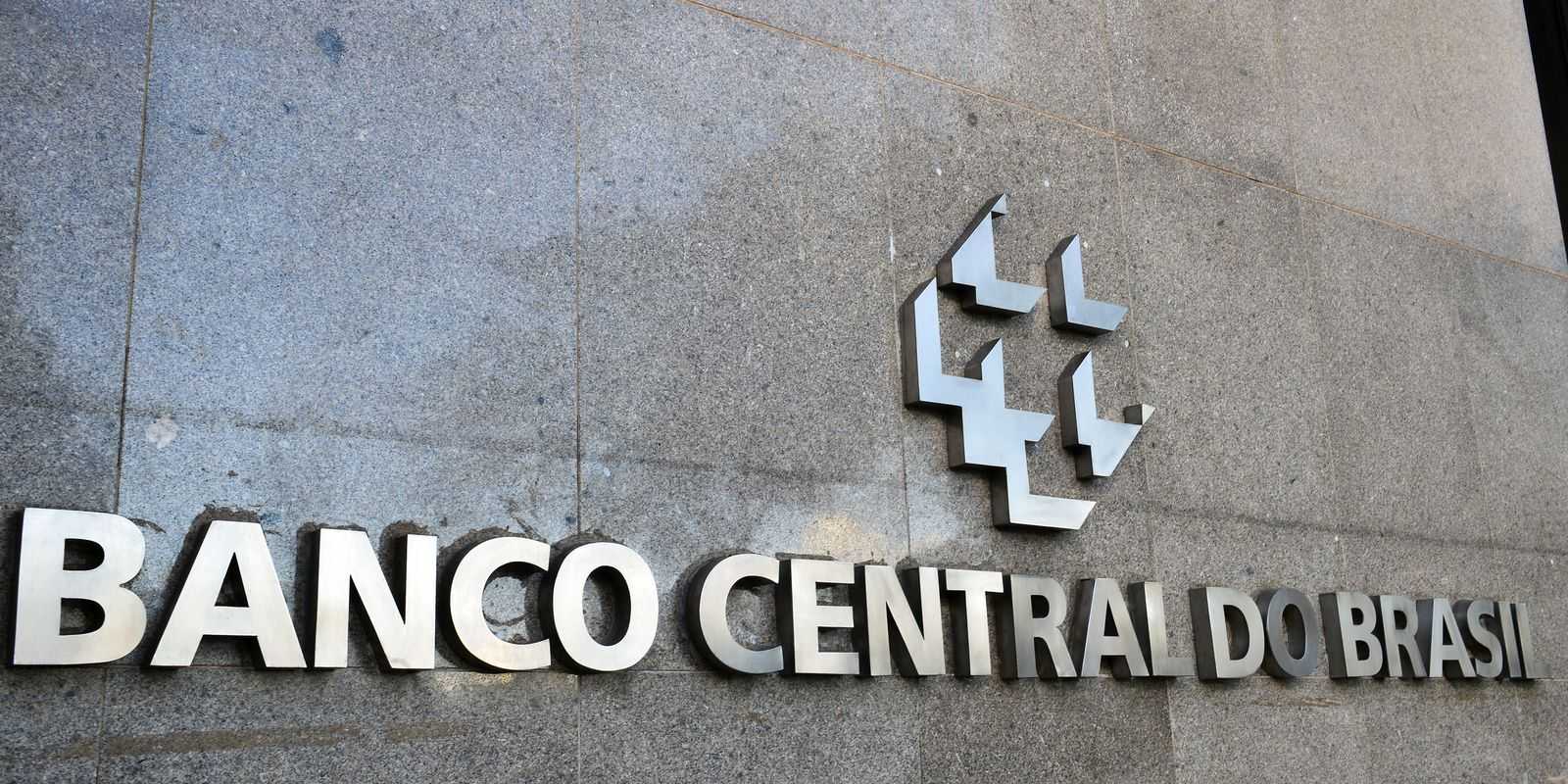 contas-externas-tem-saldo-negativo-de-us$-1,7-bilhao-em-abril