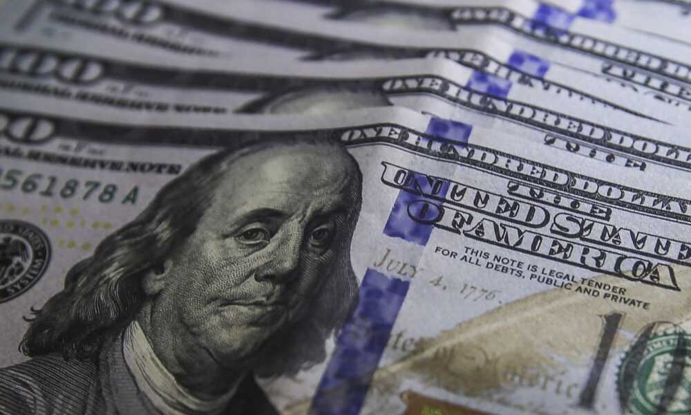 dolar-cai-para-r$-4,86-e-fecha-no-menor-nivel-em-um-ano