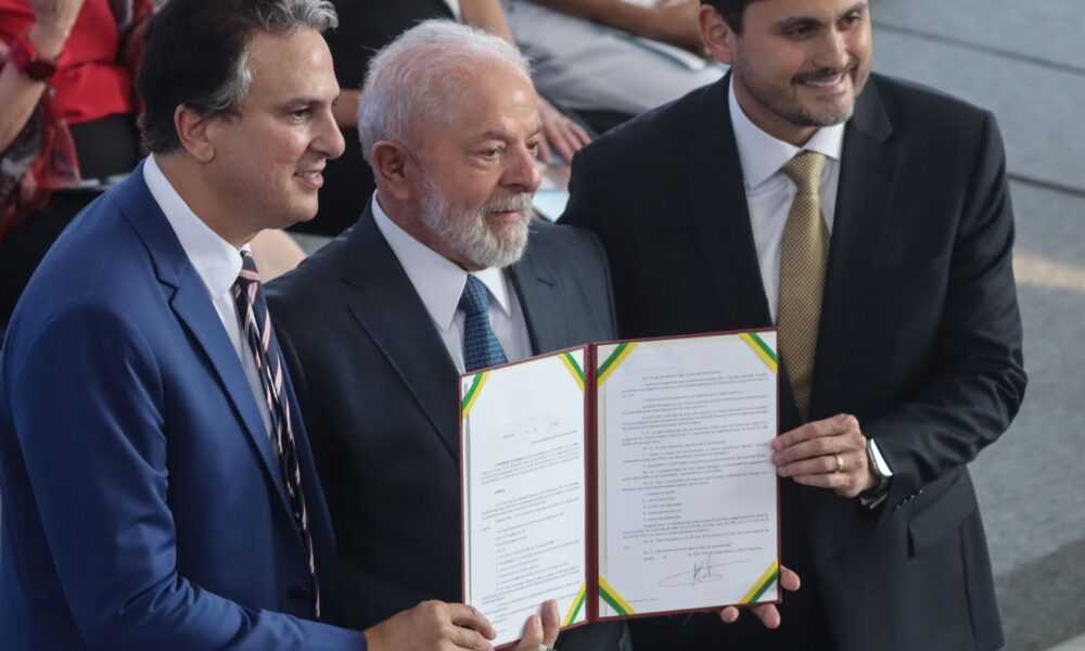 estudantes-do-ensino-medio-terao-bolsa-para-permanecer-na-escola