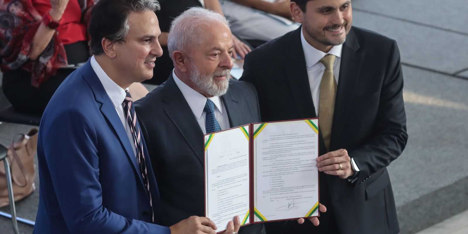 estudantes-do-ensino-medio-terao-bolsa-para-permanecer-na-escola