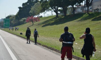 prf-inicia-em-aruja-orientacao-para-romeiros-de-aparecida-–-aruja-reporter