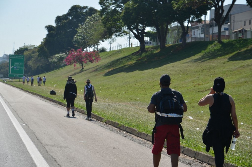 prf-inicia-em-aruja-orientacao-para-romeiros-de-aparecida-–-aruja-reporter