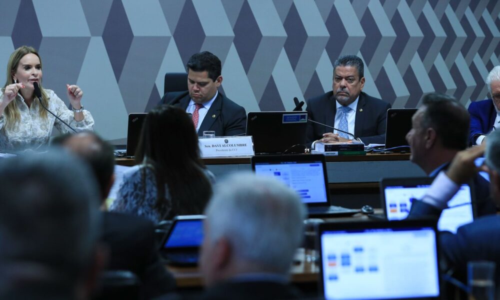 ccj-do-senado-aprova-pec-que-permite-comercializacao-de-plasma-humano