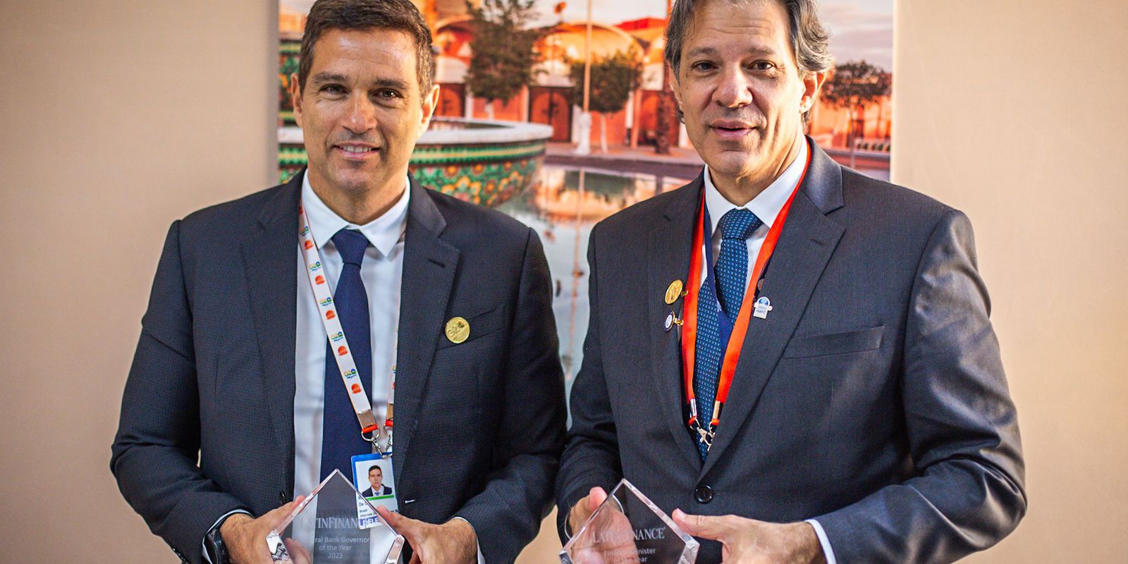 haddad-e-campos-neto-recebem-premio-de-publicacao-internacional