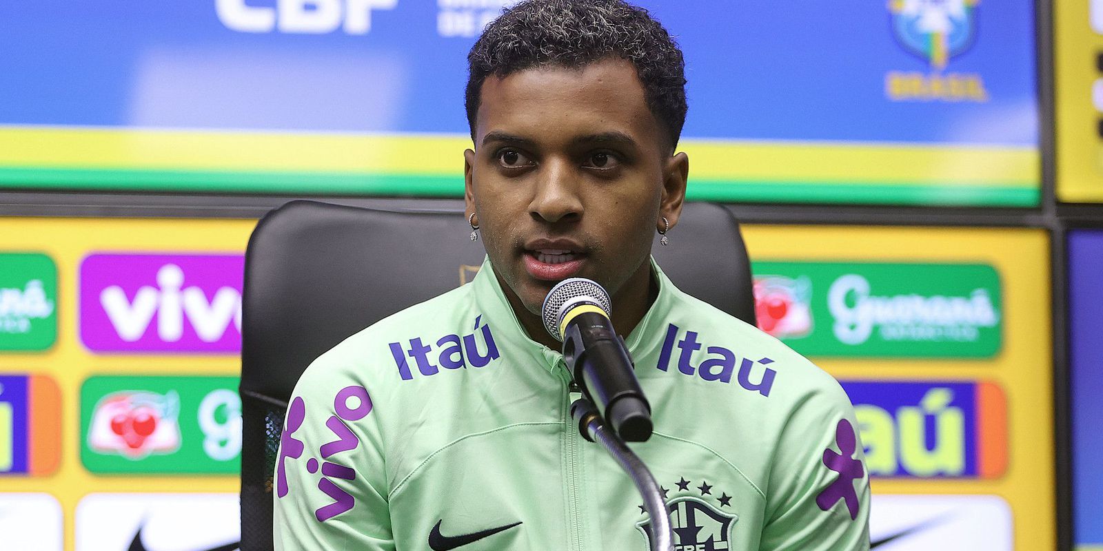 rodrygo-nao-espera-jogo-aberto-contra-o-uruguai,-mas-sim-pressao