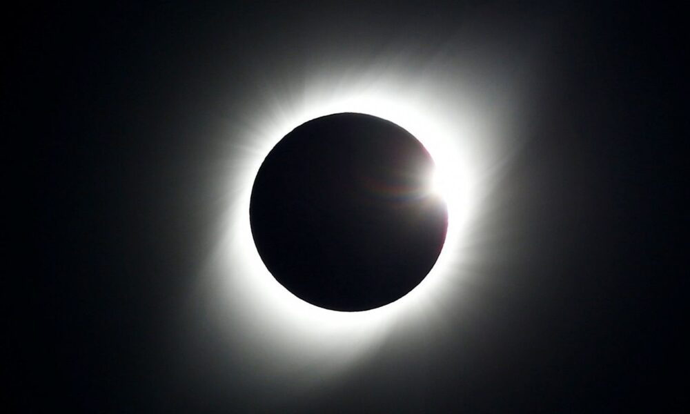 observacao-do-eclipse-exige-cuidados-para-evitar-lesao-nos-olhos