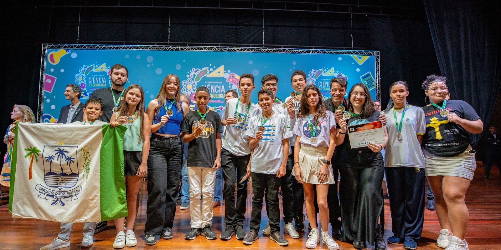 mais-de-300-criancas-e-jovens-recebem-medalhas-em-brasilia