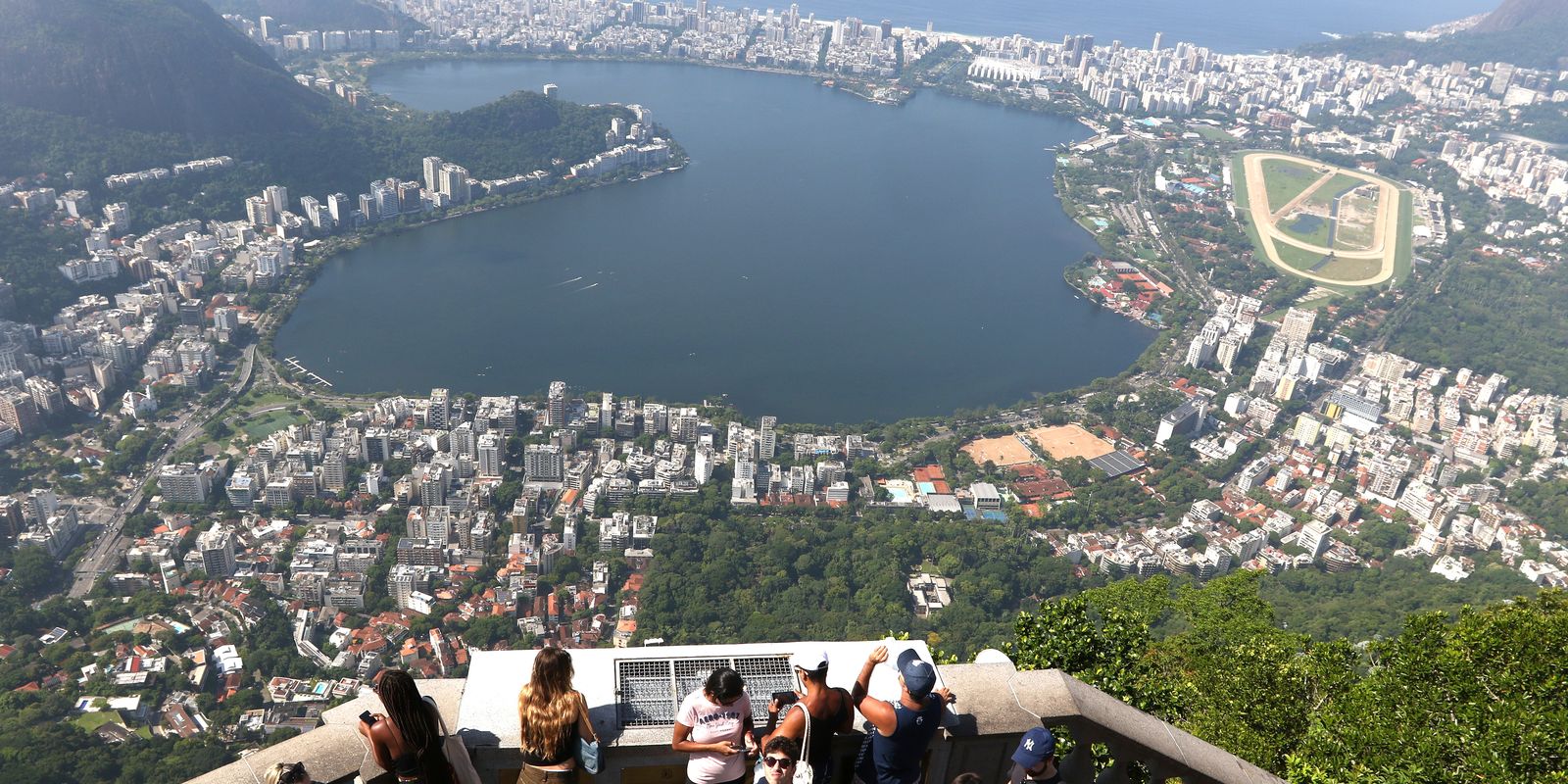 turistas-dao-nota-9,3-de-satisfacao-em-visitas-ao-rio,-diz-pesquisa