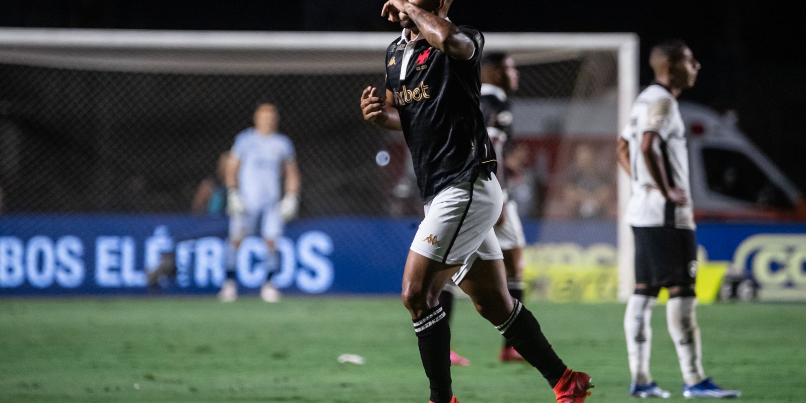 vasco-vence-botafogo-por-1-a-0-e-deixa-z4-do-brasileiro