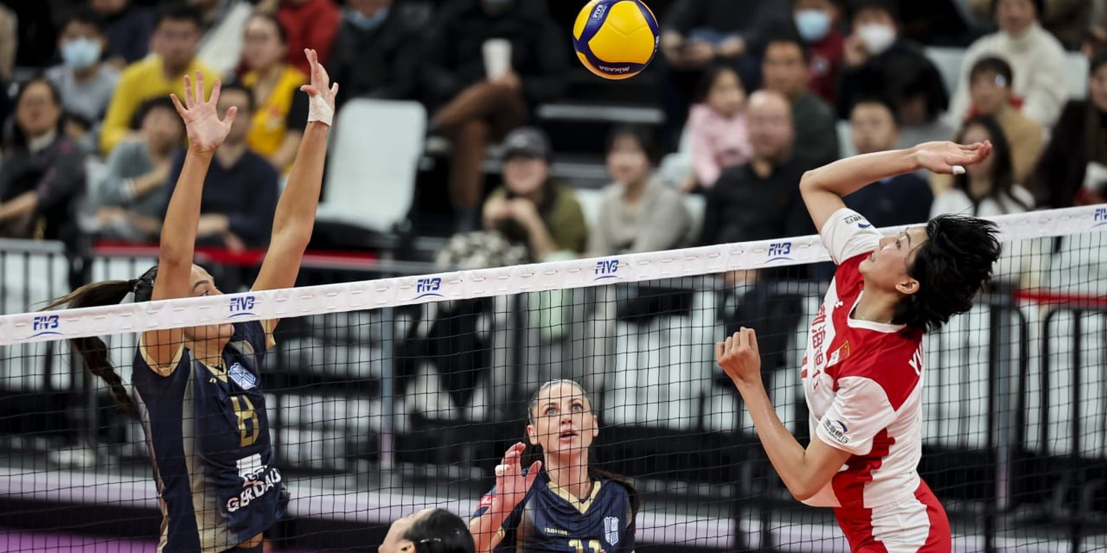 volei:-minas-perde-na-estreia-e-se-complica-no-mundial-de-clubes