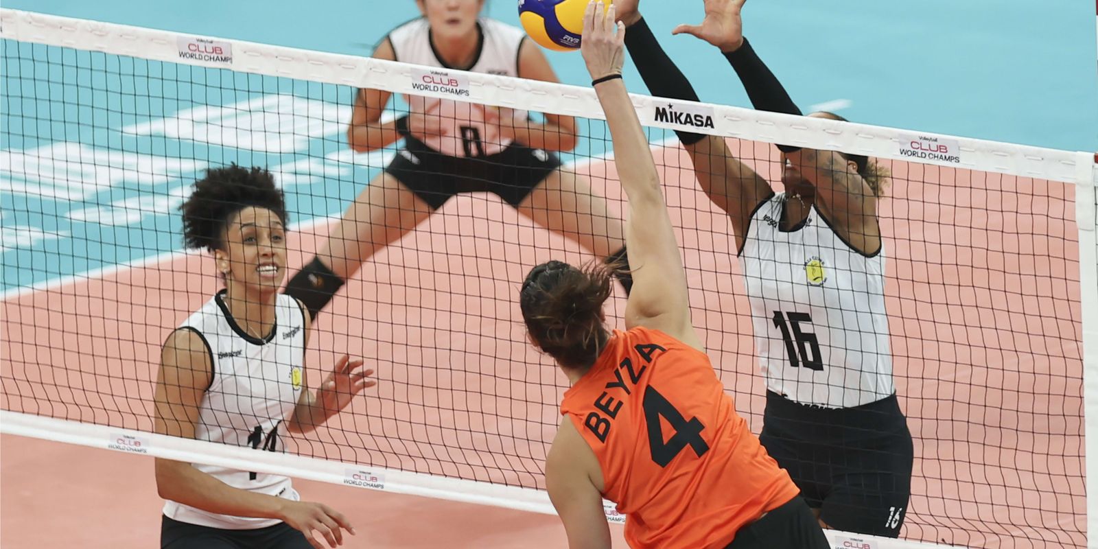 volei:-praia-cai-na-semi-e-vai-lutar-por-3o-lugar-no-mundial-de-clubes