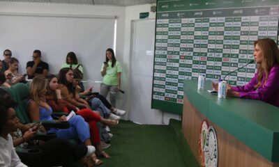 palmeiras-anuncia-abel-ferreira-ate-2025-em-coletiva-so-para-mulheres