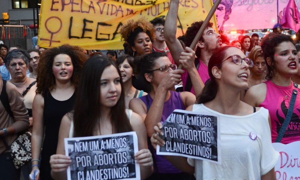 leis-municipais-e-estaduais-dificultam-acesso-ao-aborto-legal