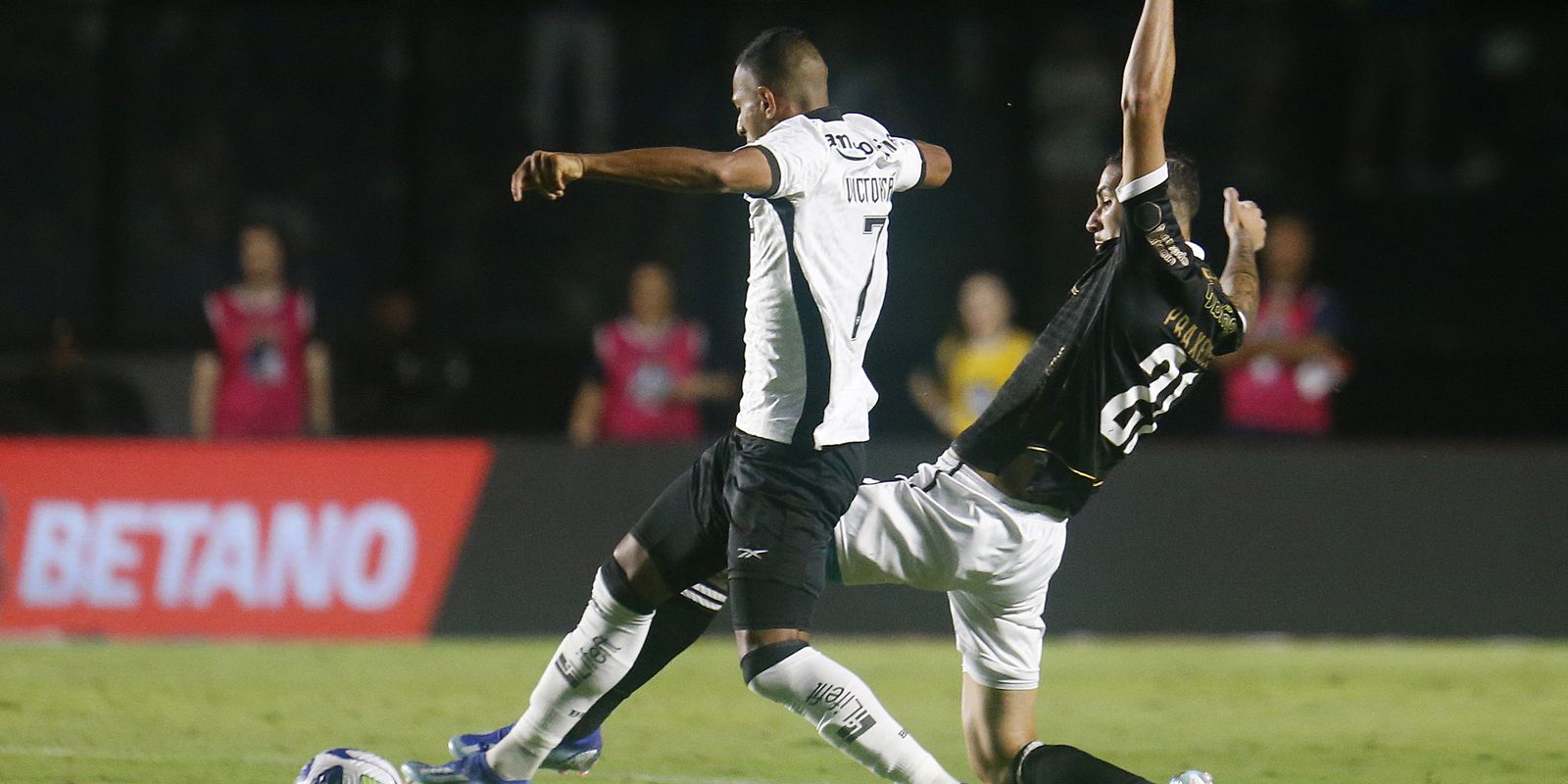 botafogo-e-vasco-fazem-classico-decisivo-pelo-campeonato-carioca