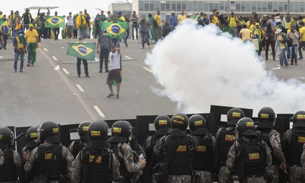 pela-1a-vez,-moraes-vota-por-absolver-reu-envolvido-no-8-de-janeiro