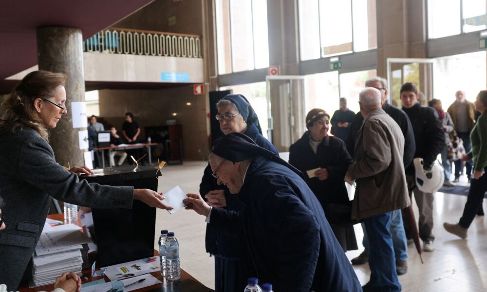 portugueses-vao-as-urnas-para-escolher-230-deputados-neste-domingo