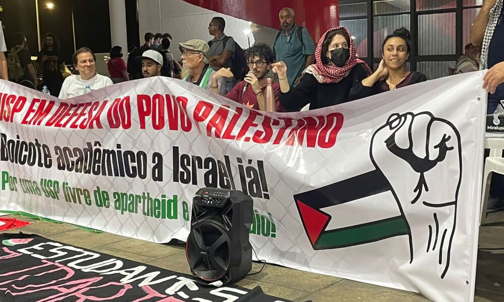 manifestantes-fazem-ato-pro-palestina-na-usp