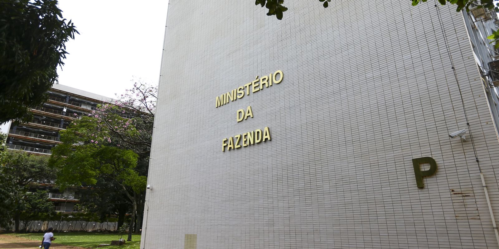 fazenda-aumenta-para-2,5%-estimativa-de-crescimento-do-pib-em-2024