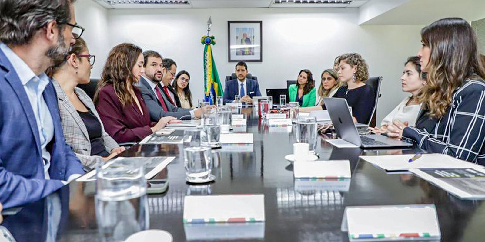 agu-anuncia-acordo-com-plataforma-para-combater-desinformacao-sobre-rs