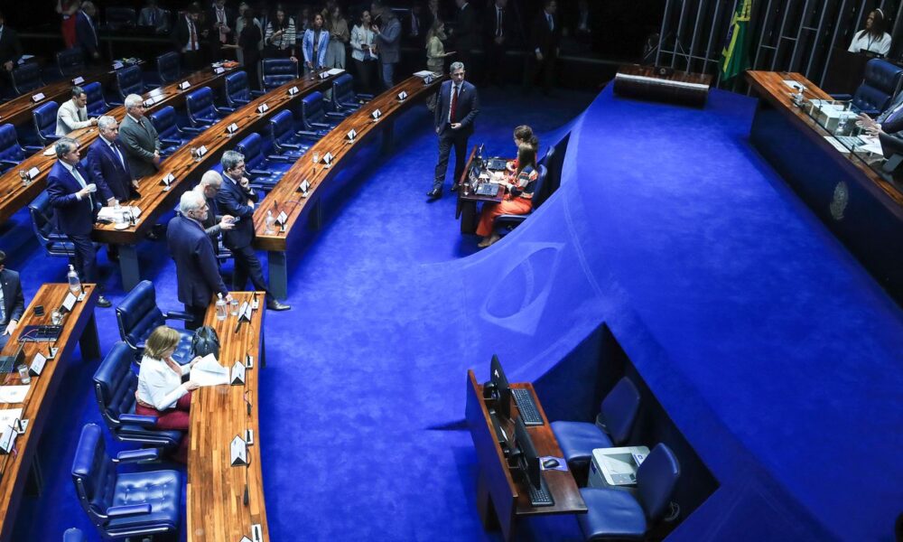 senado-aprova-bolsa-para-apoiar-permanencia-de-alunos-em-universidades