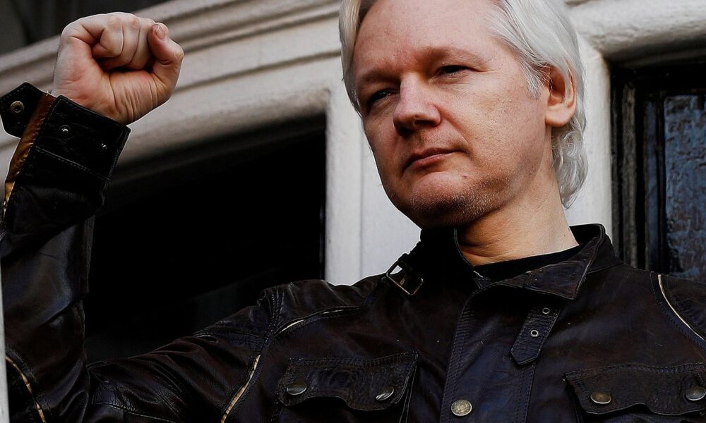 libertacao-de-assange-e-celebrada-por-entidades-do-brasil-e-do-mundo