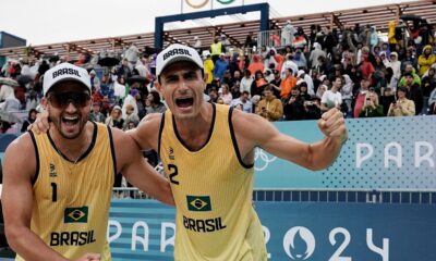 andre-e-george-sobram-na-estreia-do-volei-de-praia-em-paris-2024