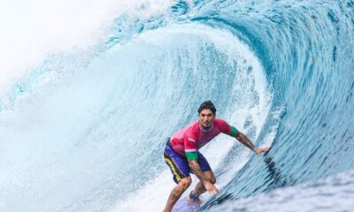 gabriel-medina-brilha-em-teahupoo-e-chega-as-quartas-de-final-no-surfe