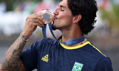 gabriel-medina-garante-bronze-para-o-brasil-no-surfe-masculino