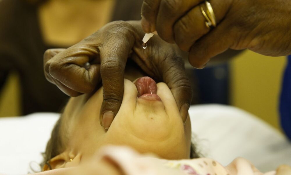 oms-confirma-polio-em-bebe-de-10-meses-na-faixa-de-gaza