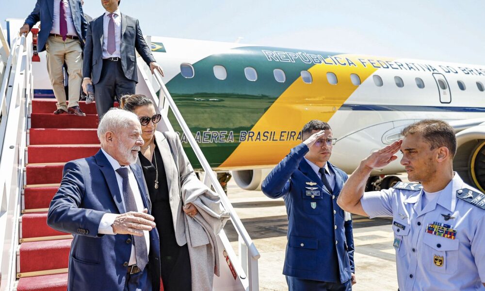 lula-desembarca-em-brasilia-apos-problema-com-aviao-no-mexico