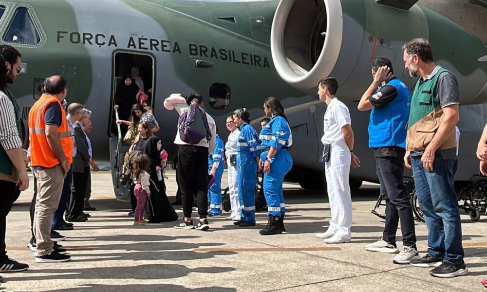 setimo-voo-da-fab-com-82-repatriados-do-libano-chega-a-sao-paulo