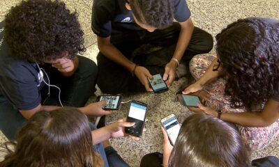 “nem-no-recreio”:-pesquisadores-da-educacao-criticam-celular-na-escola