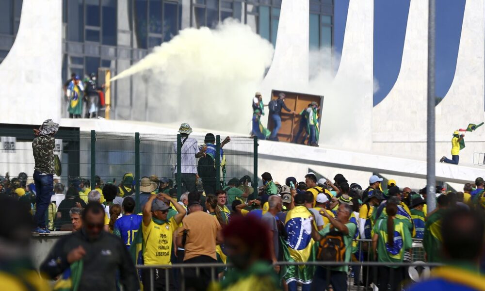 apos-2-anos-dos-ataques-de-8/1,-stf-condenou-371;-122-estao-foragidos