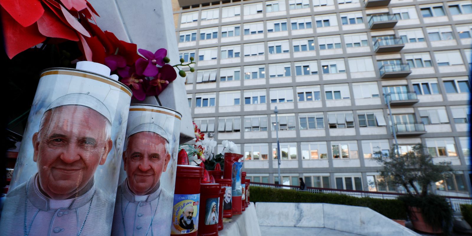 apos-crise-respiratoria,-papa-francisco-recebe-transfusao-de-sangue